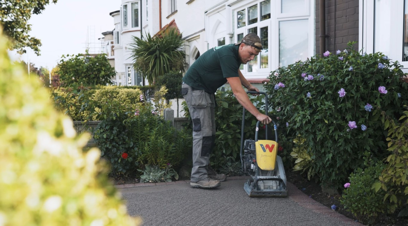 Professional landscaper performing mulching and bed maintenance services in Lake Forest, CA